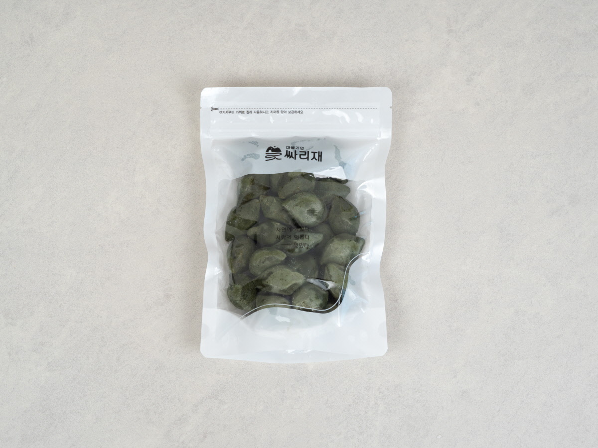 국산 참깨소가 들어간 쑥송편, 참깨송편, 포장된 쑥송편, 그릇에 담긴 쑥송편, 쑥송편