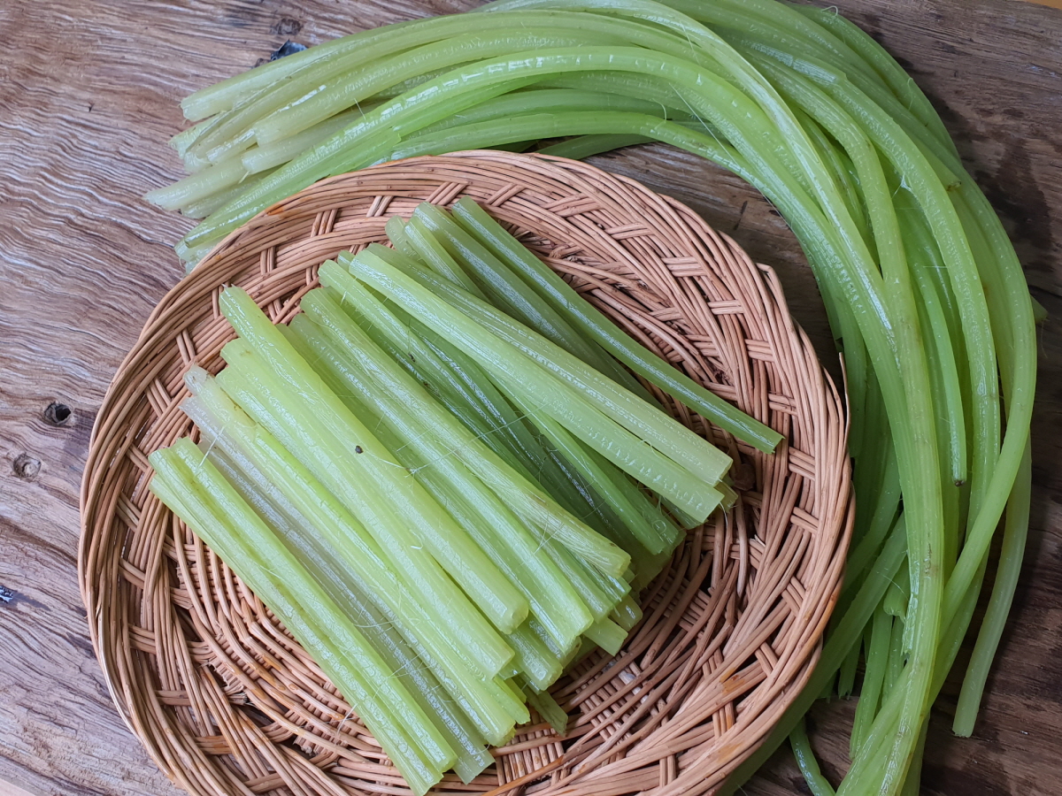 싸리재 데친 머위대 500g 들깨머위탕 재료