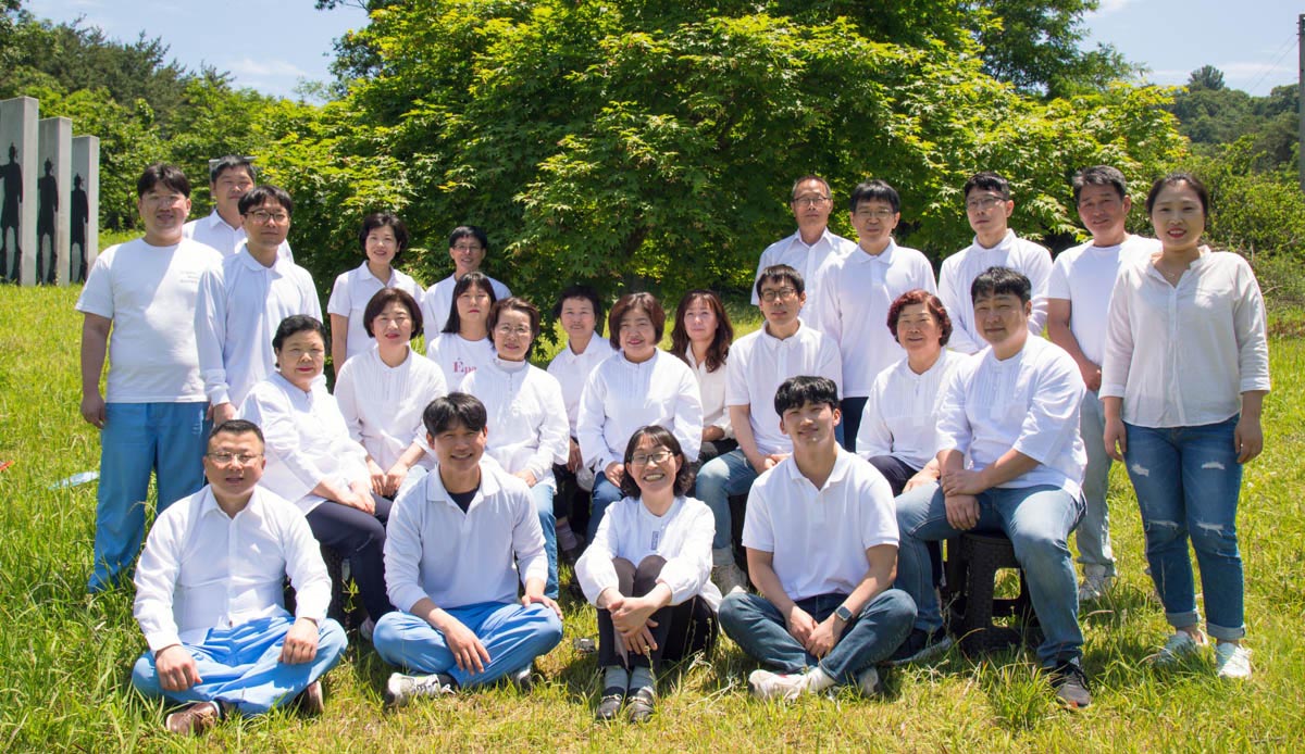 농업회사법인 콩사랑 회사 식구들끼리 찍은 2021 단체사진