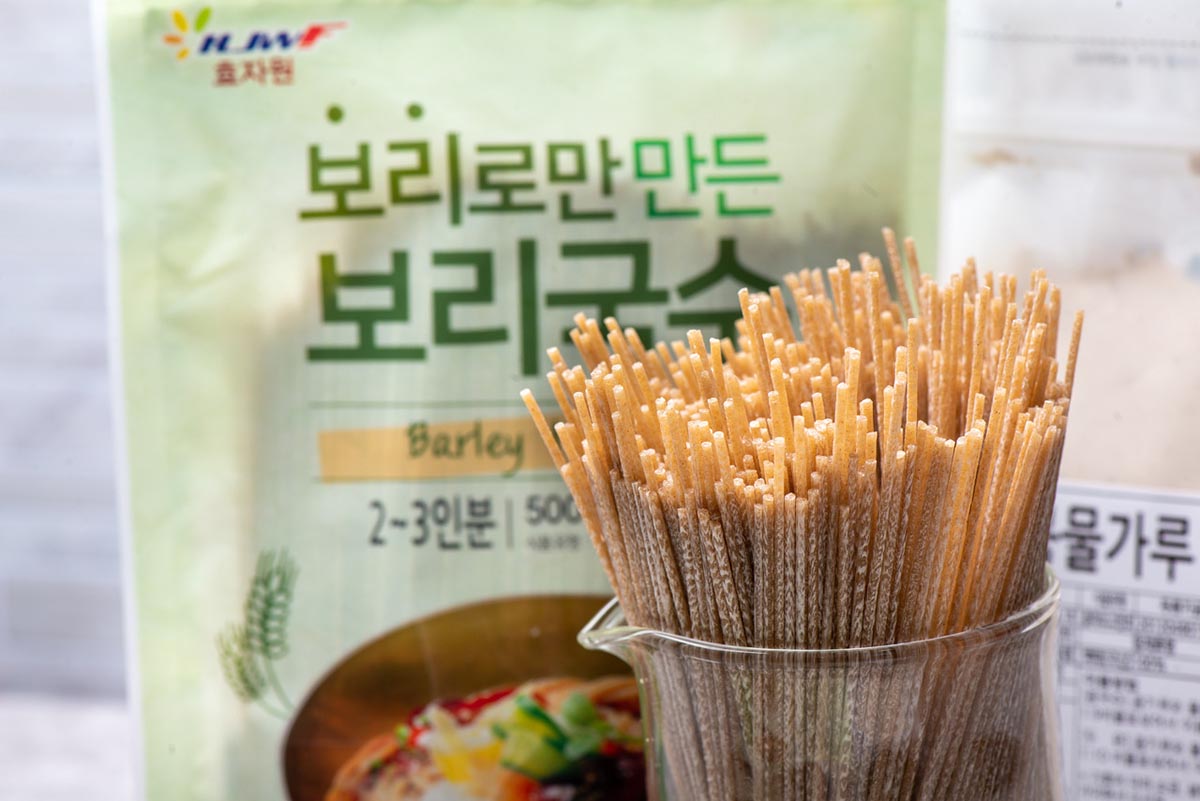100% 늘보리로 만든 국수면