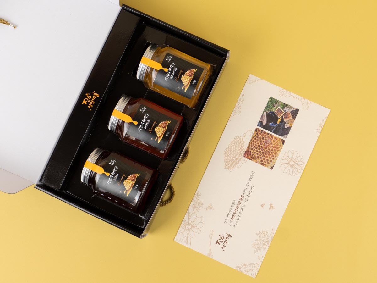 선물상자안에 담겨있는 3가지 꿀의 모습